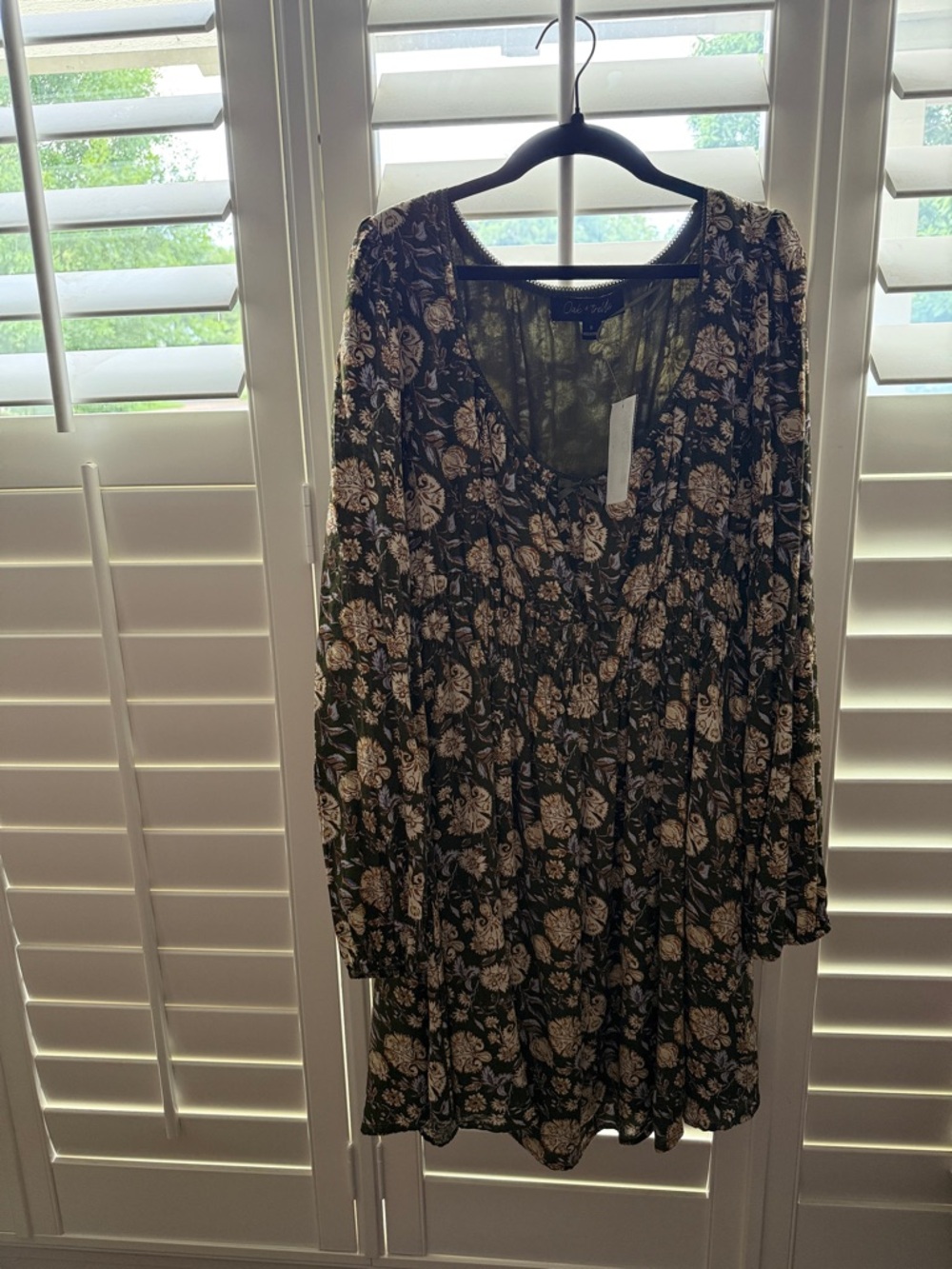 Floral Long-Sleeve Tiered Dress in green and Cream